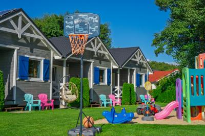 Noclegi Dąbki - Domki Przy Parku