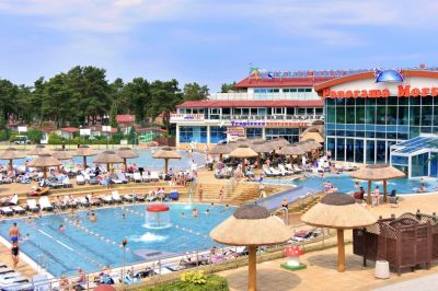 Z placem zabaw - Aquapark Panorama Morska - Jarosławiec