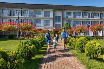 Domki z basenem, nad morzem - noclegi